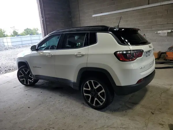 3C4NJDCB1JT246132 2018 JEEP COMPASS - Image 2