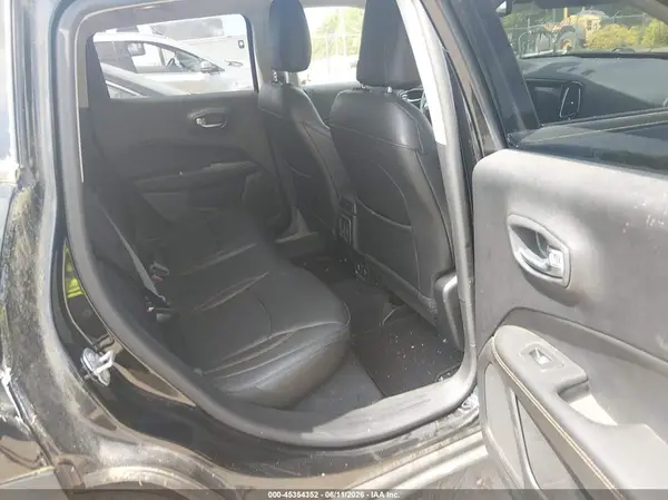3C4NJDCB1JT263867 2018 JEEP COMPASS - Image 8