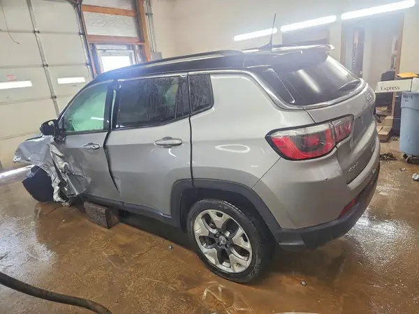 3C4NJDCB1JT264615 2018 JEEP COMPASS - Image 2