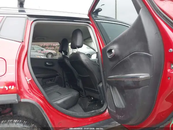 3C4NJDCB1JT266283 2018 JEEP COMPASS - Image 8