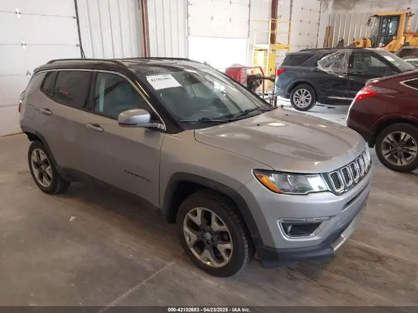 3C4NJDCB1JT267028 2018 JEEP COMPASS - Image 1