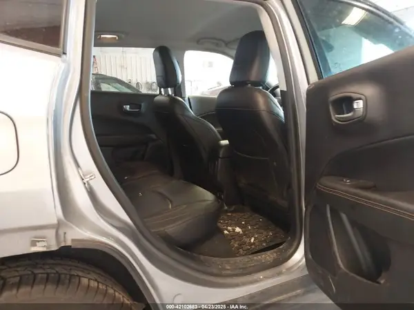 3C4NJDCB1JT267028 2018 JEEP COMPASS - Image 8