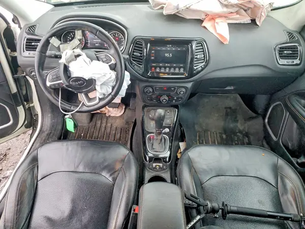 3C4NJDCB1JT281107 2018 JEEP COMPASS - Image 8