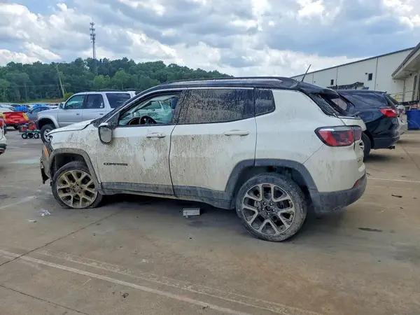 3C4NJDCB1JT290518 2018 JEEP COMPASS - Image 2