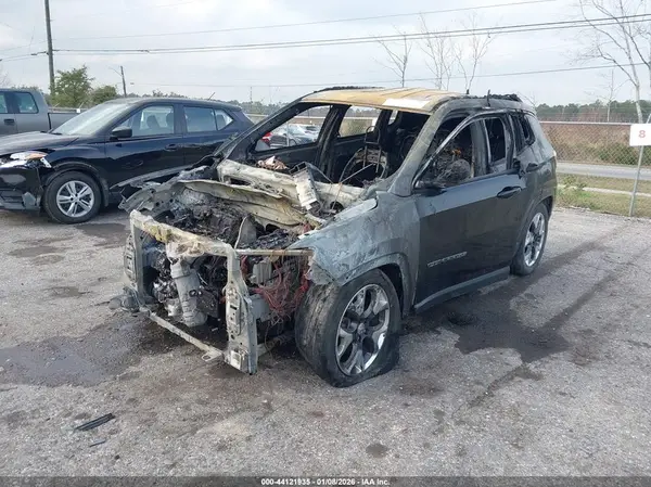3C4NJDCB1JT315918 2018 JEEP COMPASS - Image 2