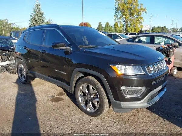 3C4NJDCB1JT329849 2018 JEEP COMPASS - Image 1