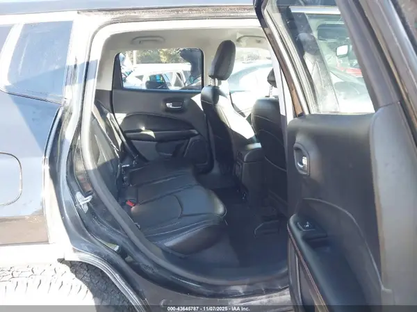 3C4NJDCB1JT341547 2018 JEEP COMPASS - Image 8