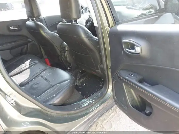 3C4NJDCB1JT354167 2018 JEEP COMPASS - Image 8