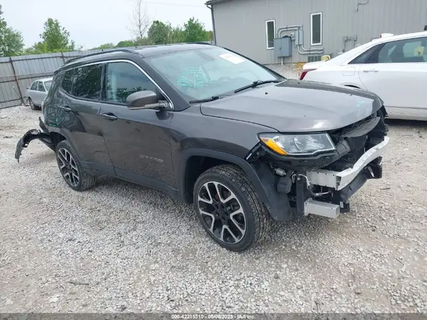 3C4NJDCB1JT481078 2018 JEEP COMPASS - Image 1