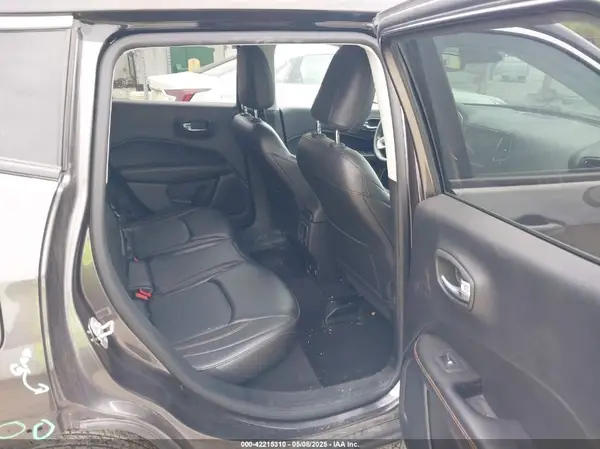 3C4NJDCB1JT481078 2018 JEEP COMPASS - Image 8