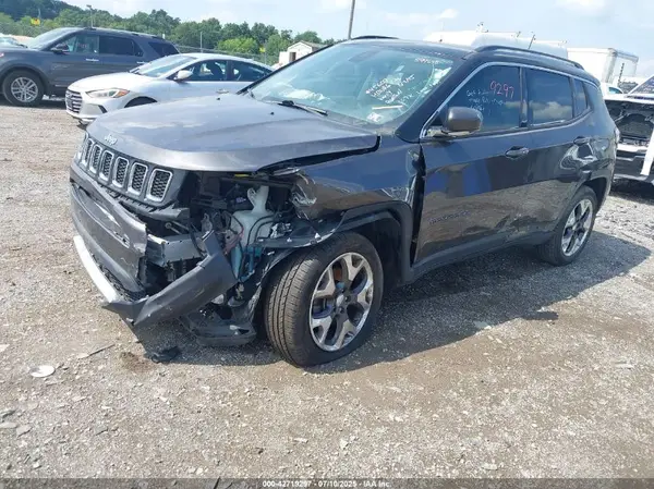3C4NJDCB1KT599648 2019 JEEP COMPASS - Image 2