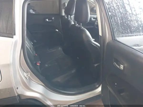 3C4NJDCB1KT619204 2019 JEEP COMPASS - Image 8
