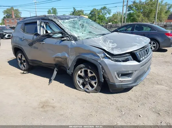 3C4NJDCB1KT767627 2019 JEEP COMPASS - Image 1