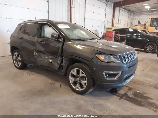 3C4NJDCB1KT842357 2019 JEEP COMPASS - Image 1