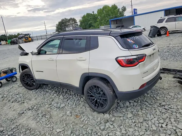 3C4NJDCB2JT134357 2018 JEEP COMPASS - Image 2