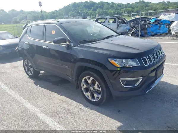 3C4NJDCB2JT135492 2018 JEEP COMPASS - Image 1