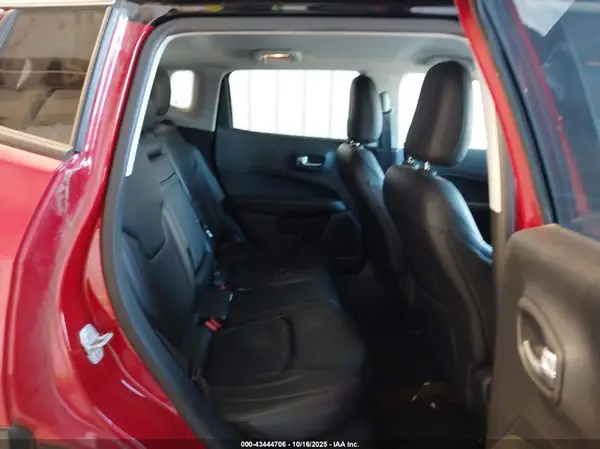 3C4NJDCB2JT146797 2018 JEEP COMPASS - Image 8
