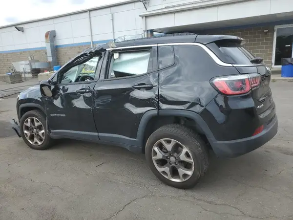 3C4NJDCB2JT153586 2018 JEEP COMPASS - Image 2