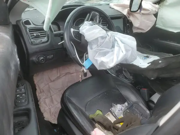 3C4NJDCB2JT153586 2018 JEEP COMPASS - Image 8