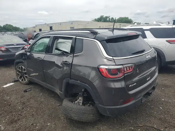 3C4NJDCB2JT179573 2018 JEEP COMPASS - Image 2