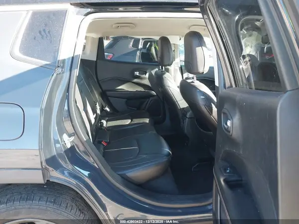 3C4NJDCB2JT180237 2018 JEEP COMPASS - Image 8