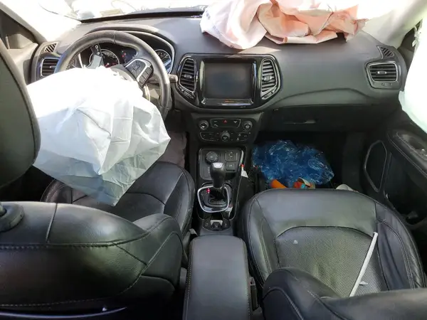 3C4NJDCB2JT185776 2018 JEEP COMPASS - Image 8