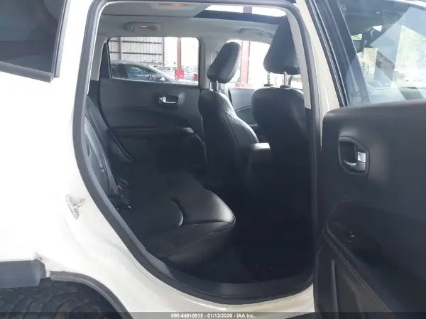 3C4NJDCB2JT190458 2018 JEEP COMPASS - Image 8