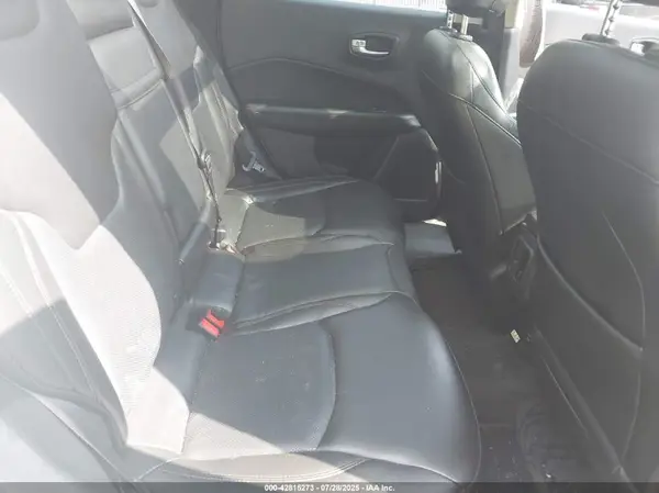 3C4NJDCB2JT264218 2018 JEEP COMPASS - Image 8