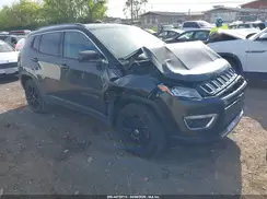 3C4NJDCB2JT267121 2018 JEEP COMPASS