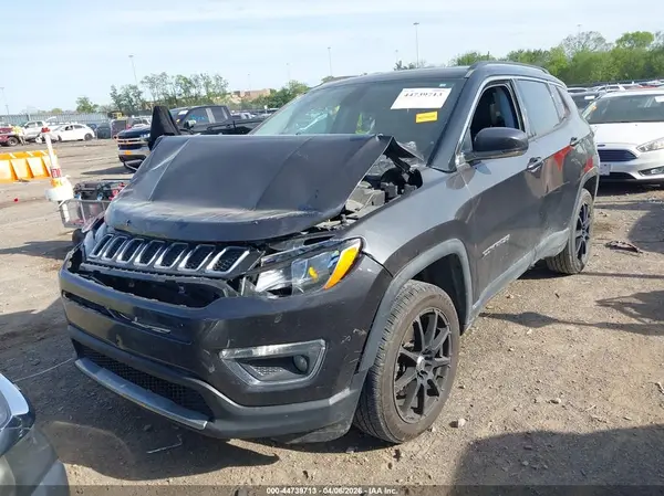 3C4NJDCB2JT267121 2018 JEEP COMPASS - Image 2