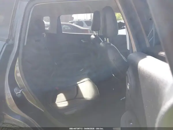3C4NJDCB2JT267121 2018 JEEP COMPASS - Image 8