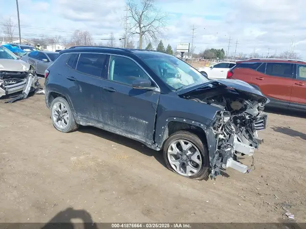 3C4NJDCB2JT283500 2018 JEEP COMPASS - Image 1
