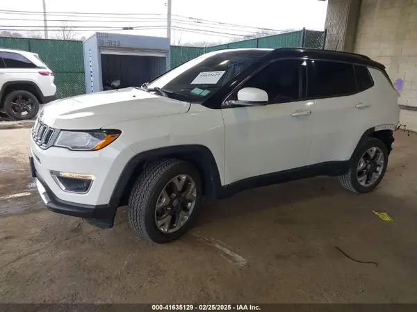 3C4NJDCB2JT307827 2018 JEEP COMPASS - Image 2