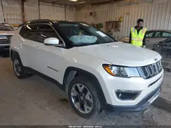 3C4NJDCB2JT329004 2018 JEEP COMPASS