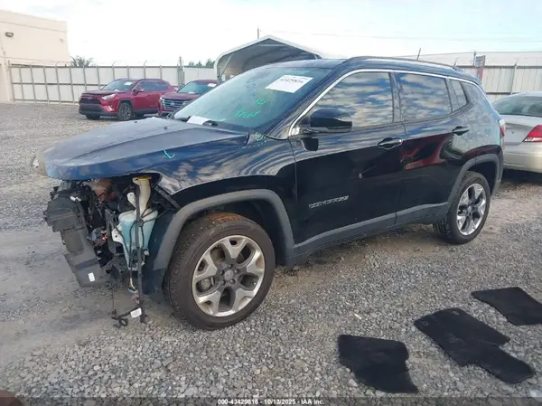 3C4NJDCB2JT332615 2018 JEEP COMPASS - Image 2