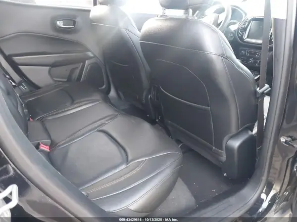 3C4NJDCB2JT332615 2018 JEEP COMPASS - Image 8
