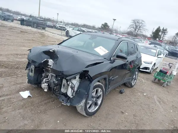 3C4NJDCB2JT340813 2018 JEEP COMPASS - Image 2