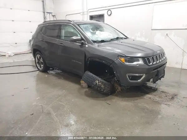 3C4NJDCB2JT393818 2018 JEEP COMPASS - Image 1