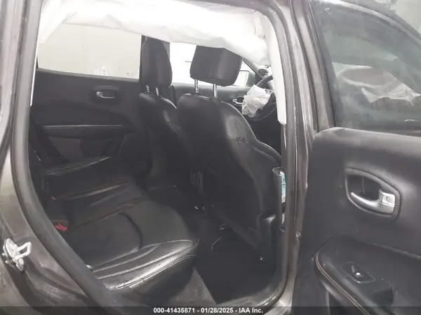 3C4NJDCB2JT393818 2018 JEEP COMPASS - Image 8