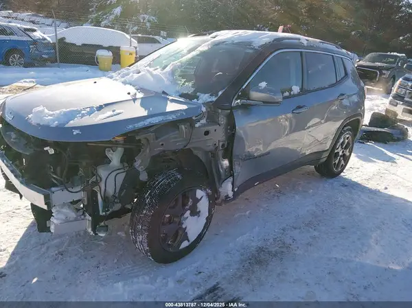 3C4NJDCB2JT418748 2018 JEEP COMPASS - Image 2