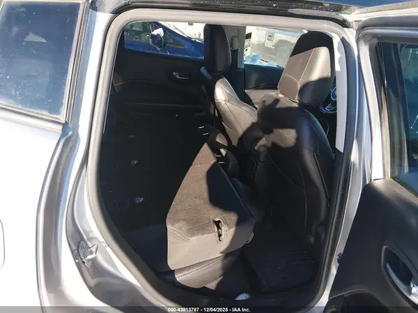 3C4NJDCB2JT418748 2018 JEEP COMPASS - Image 8