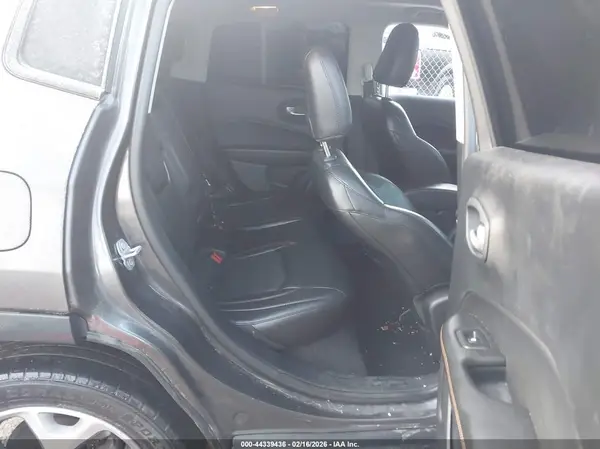 3C4NJDCB2JT434688 2018 JEEP COMPASS - Image 8