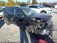 3C4NJDCB2JT440622 2018 JEEP COMPASS