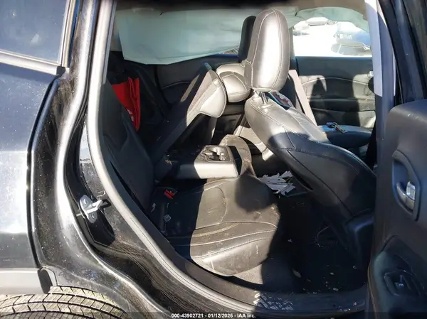3C4NJDCB2JT440622 2018 JEEP COMPASS - Image 8