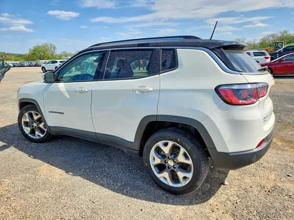 3C4NJDCB2JT470350 2018 JEEP COMPASS - Image 2