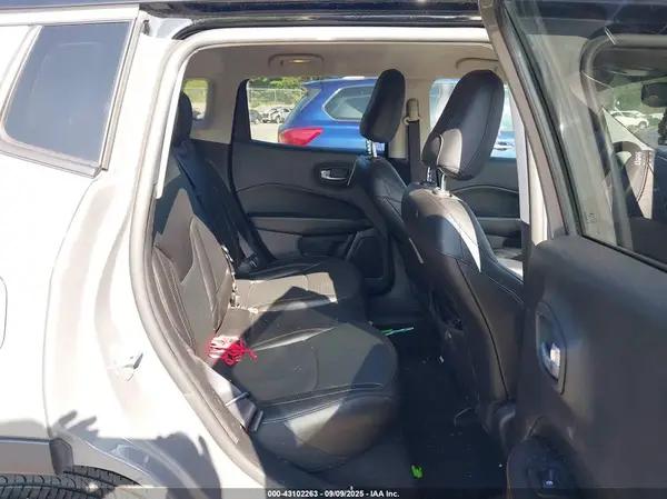 3C4NJDCB2MT570386 2021 JEEP COMPASS - Image 8