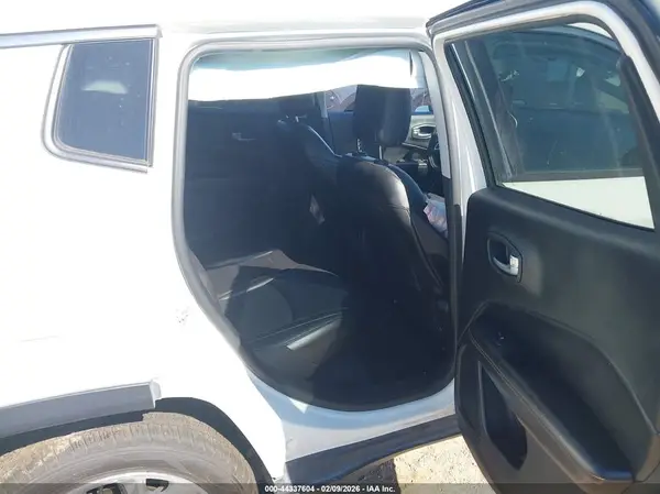 3C4NJDCB2MT572770 2021 JEEP COMPASS - Image 8