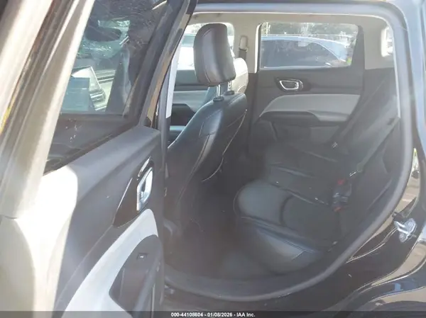 3C4NJDCB2NT165811 2022 JEEP COMPASS - Image 8
