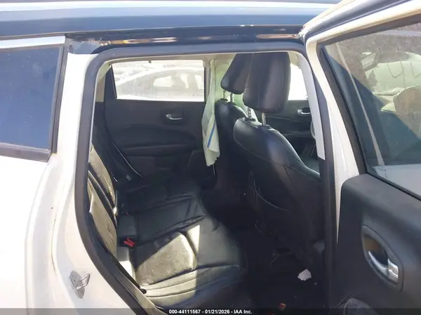 3C4NJDCB3JT153404 2018 JEEP COMPASS - Image 8