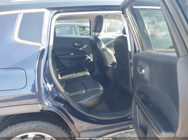 3C4NJDCB3JT231633 2018 JEEP COMPASS - Image 8